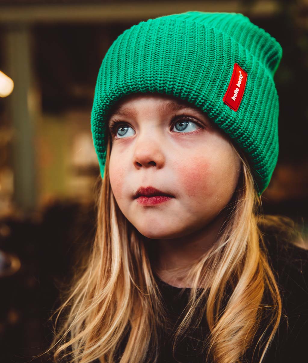 Bonnet coloré Enfants & Adultes Flow Basil, 100% coton biologique, sans pompon, dès 9 mois, Cool Kids Only !