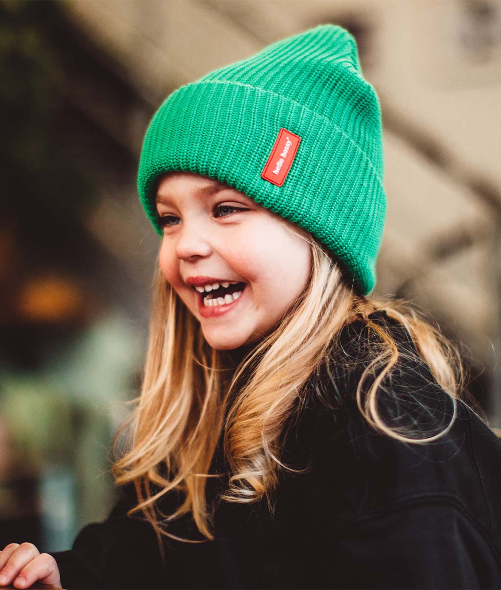 Bonnet coloré Enfants & Adultes Flow Basil, 100% coton biologique, sans pompon, dès 9 mois, Cool Kids Only !