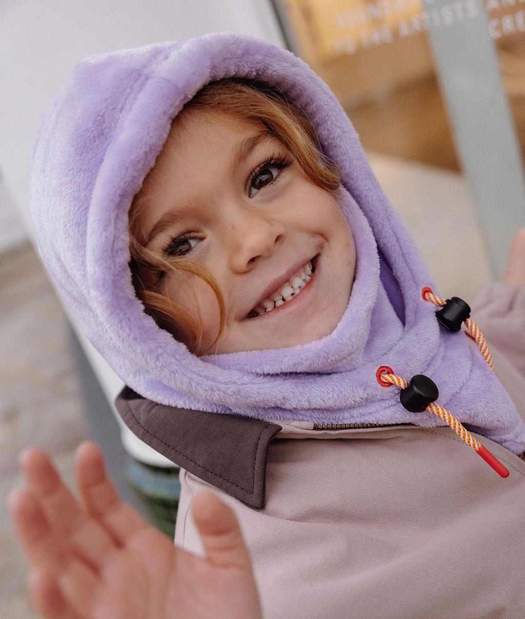 Cagoule en polaire Warmy Mauve portée par une fille - photo lifestyle - Hello Hossy