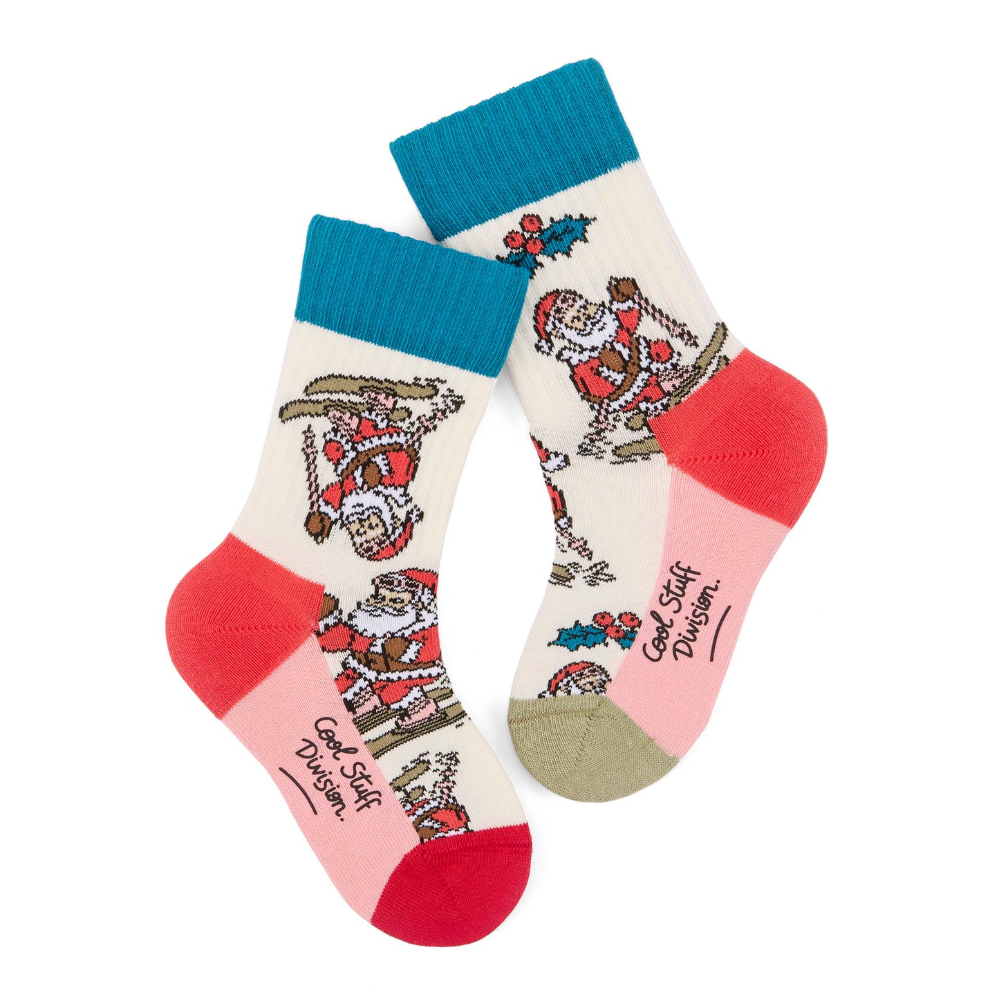 Paire de chaussettes imprimée Père Noël à ski pour enfant, talons et pointes contrastés rouge et vert, haut de tige bleu – vue à plat