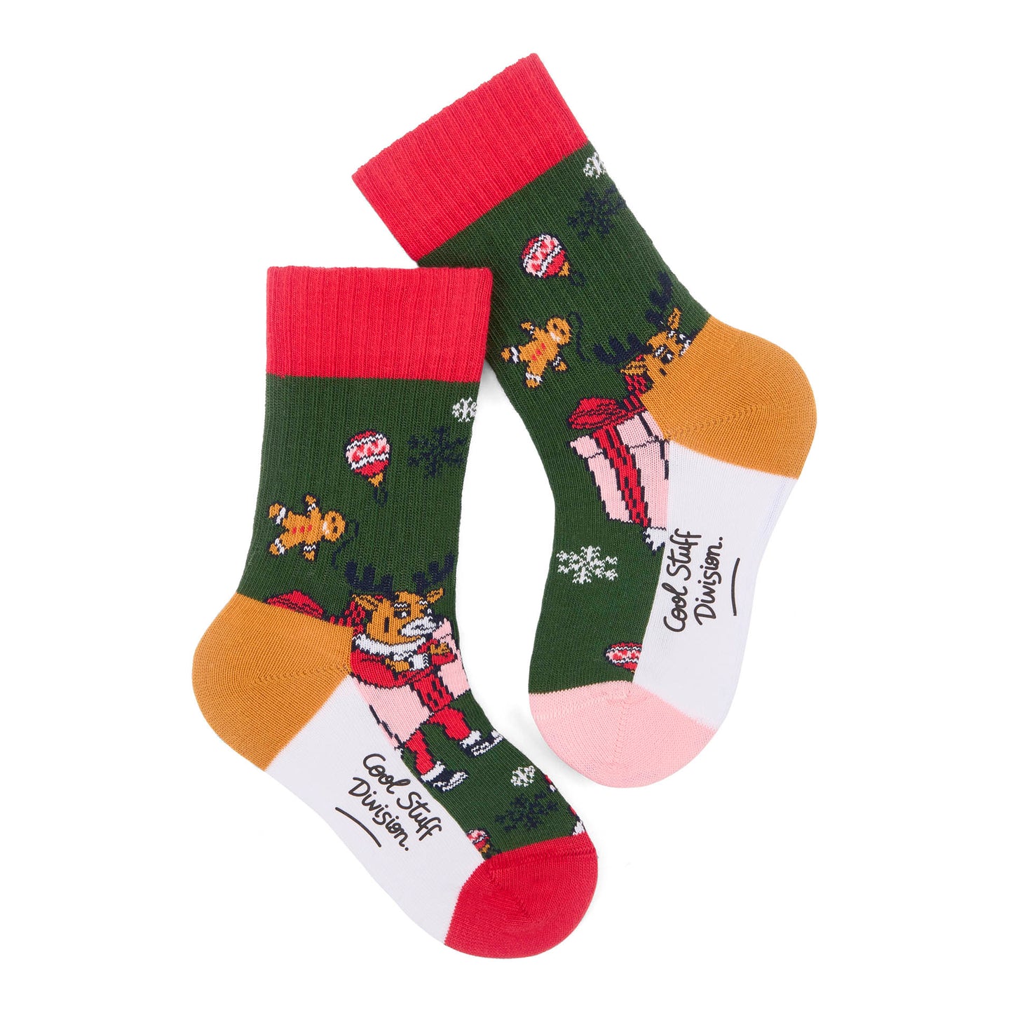 Paire de chaussettes verte pour enfant, imprimée renne et biscuit de Noël, talons et pointes contrastés rouge et marron – vue à plat