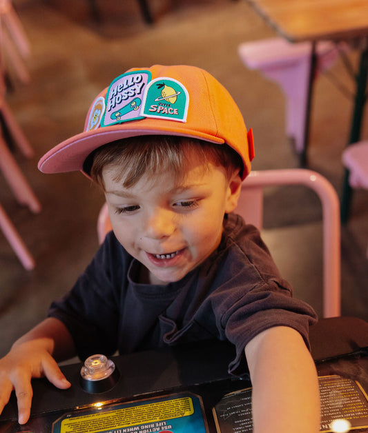 Casquette enfant orange visière rose patch skate space Hello Hossy