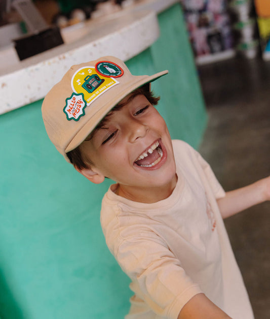 Casquette enfant crème visière courbée patch musique Hello Hossy