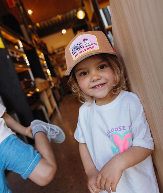 Casquette enfant marron visière plate patch chat Hello Hossy