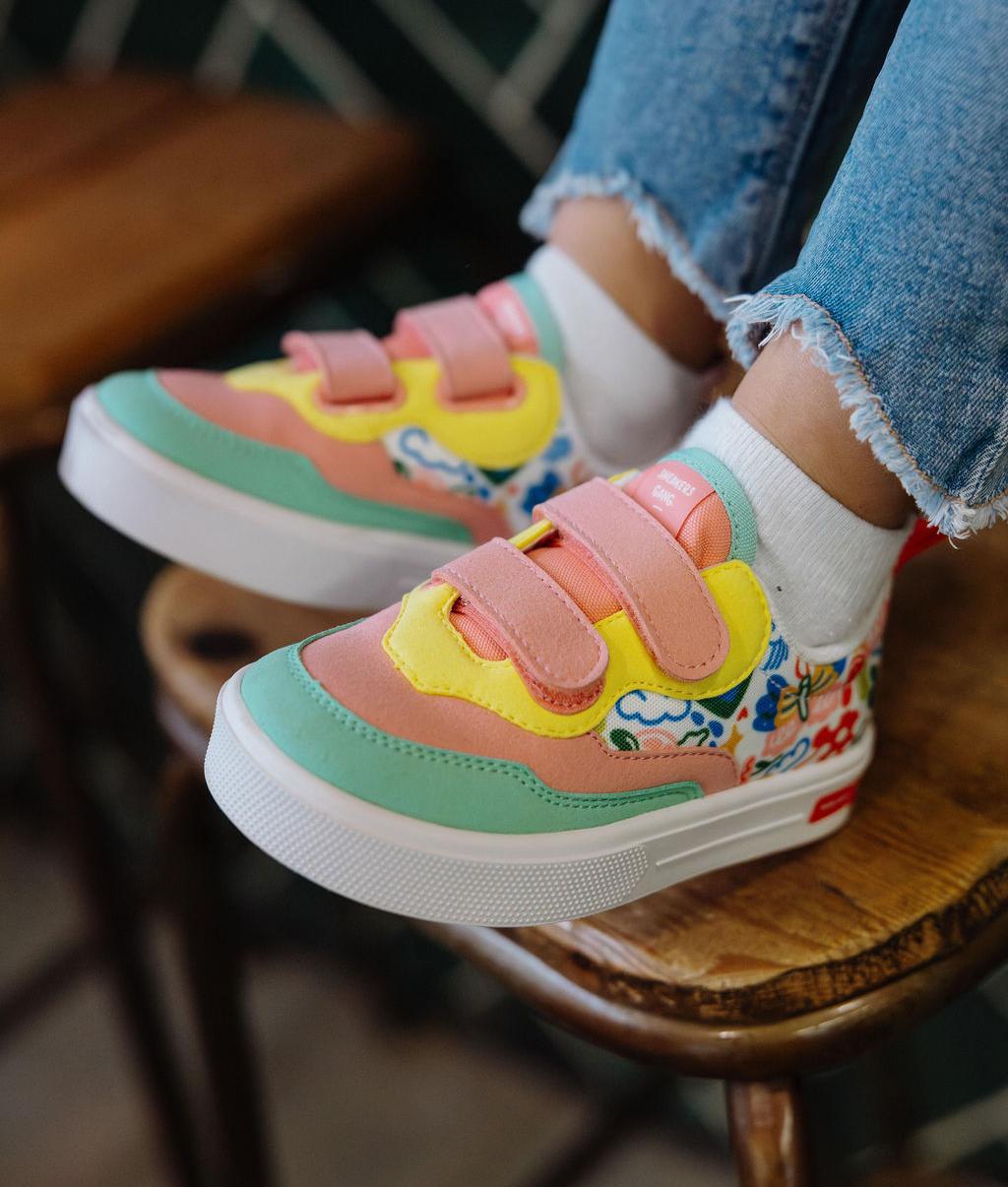 Sneakers niño rosa verde amarillo estampado arte flores doble velcro Hello Hossy