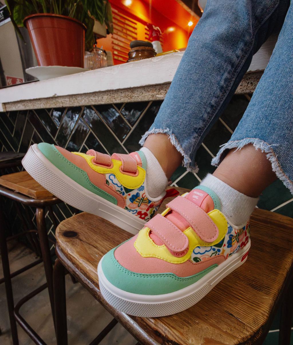 Sneakers niño rosa verde estampado arte flores doble velcro Hello Hossy