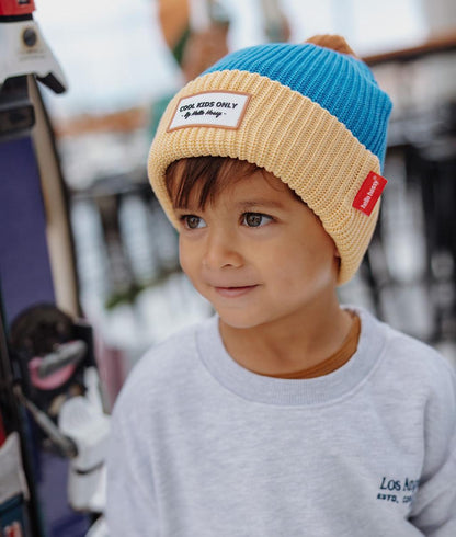 Gorro infantil azul Beige con forro de tejido polar y pompón Hello Hossy