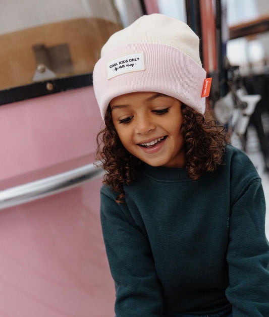 Gorro infantil rosa y Beige con etiqueta bordada Hello Hossy