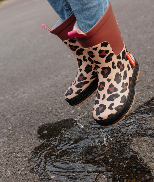 Botas de agua infantiles marrones con estampado leopard y suela negra Hello Hossy