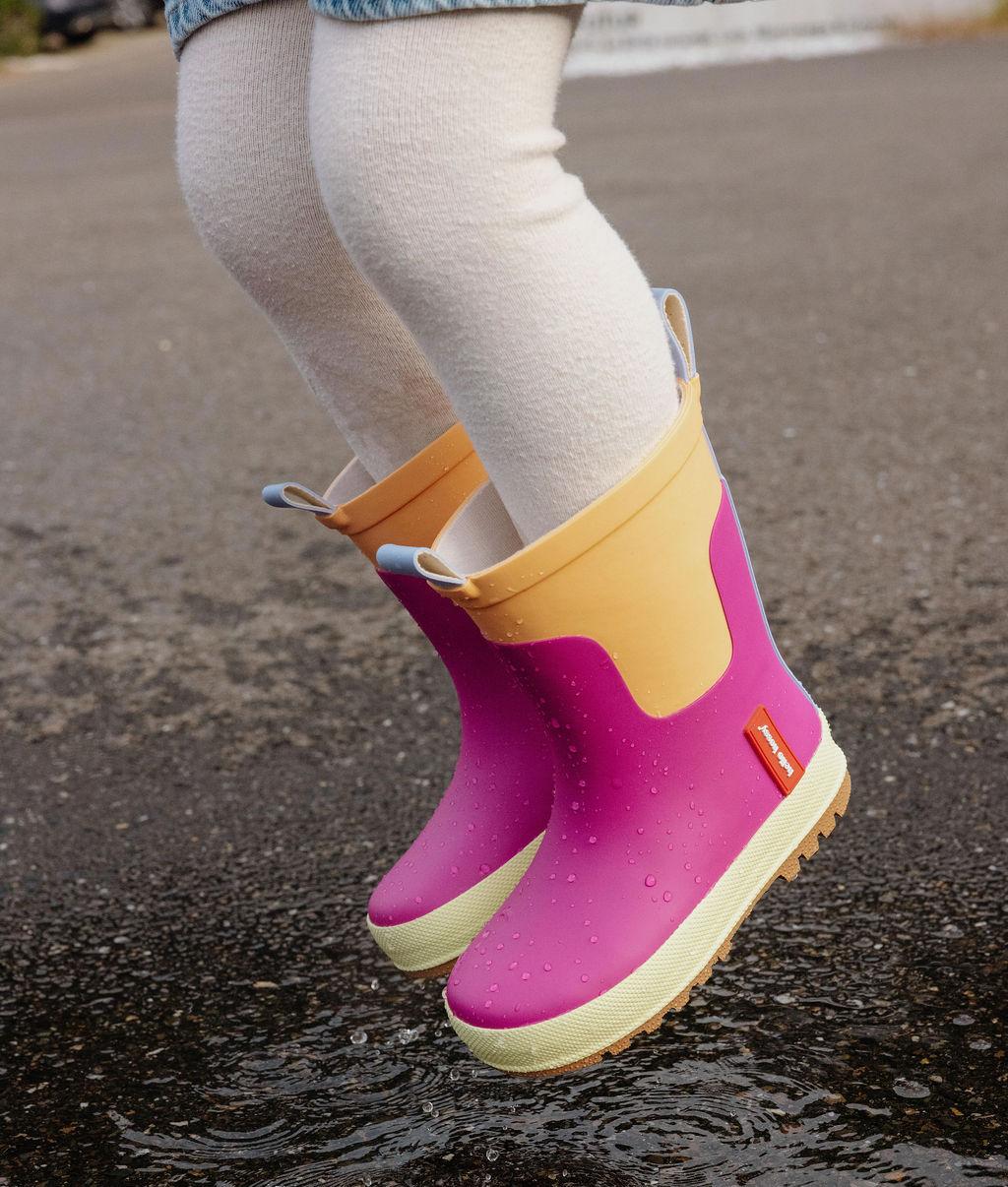 Botas de agua infantiles violetas y naranjas con suela dentada Hello Hossy
