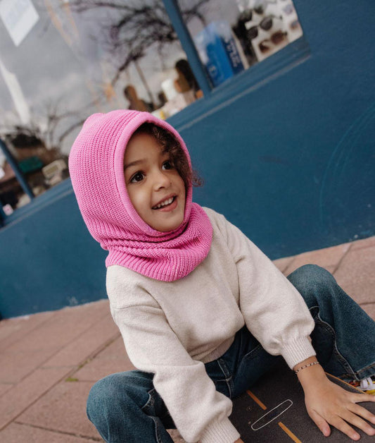 Cagoule en maille Hoody Lila portée par une fille – look urbain – Hello Hossy