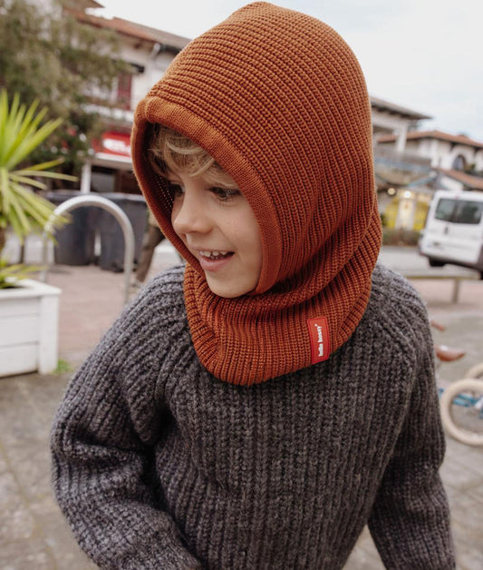 Garçon avec cagoule en maille marron Hoody Nut - vue de 3/4 - Hello Hossy