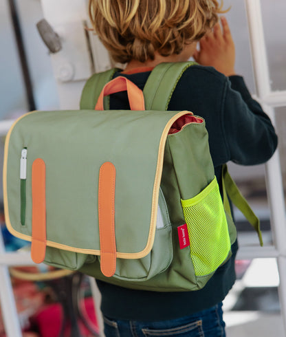 Mochila infantil verde con bolsillos de malla amarillo flúo Hello Hossy