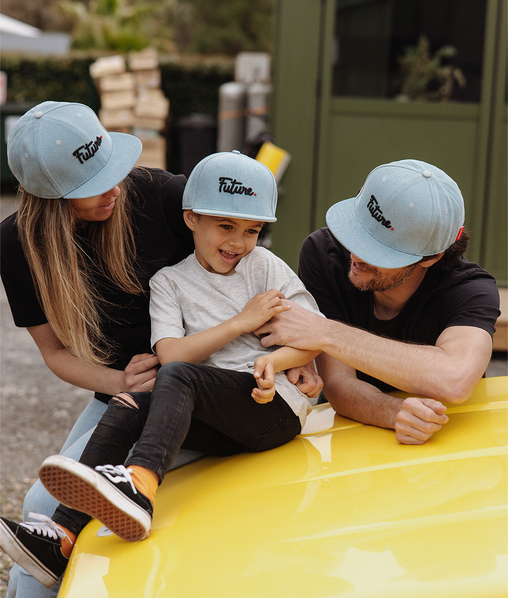 Casquette Enfants Jean Future, visière plate, coton biologique, certifiée Oeko-Tex, dès 9 mois, Cool Kids Only !