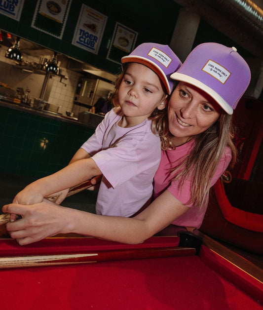Casquette enfant violette et beige look maman enfant Hello Hossy