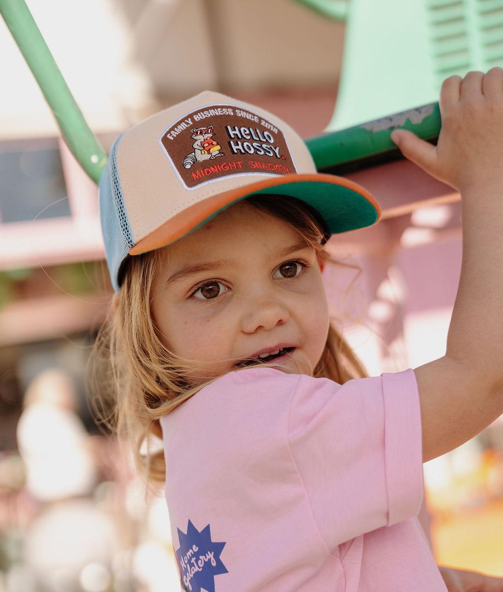 Gorra infantil beige naranja visera Curvada Patch texto Hello Hossy
