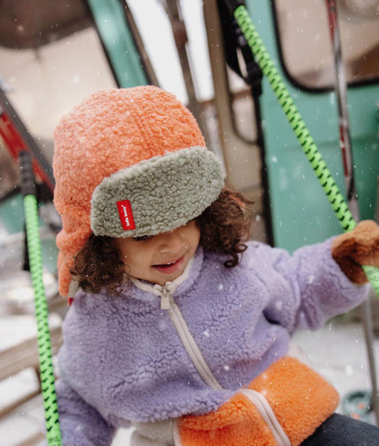 Chapka polaire Cozy Jim portée par une fille – vue du dessus – Hello Hossy