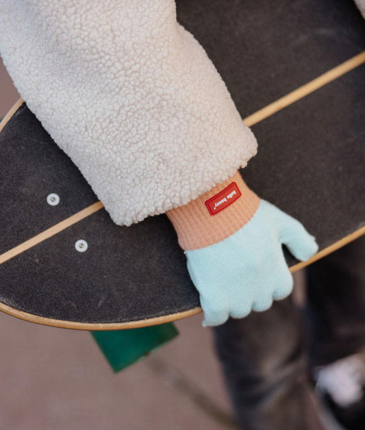 Gants en maille Handy Candy - zoom produit - photo lifestyle – Hello Hossy