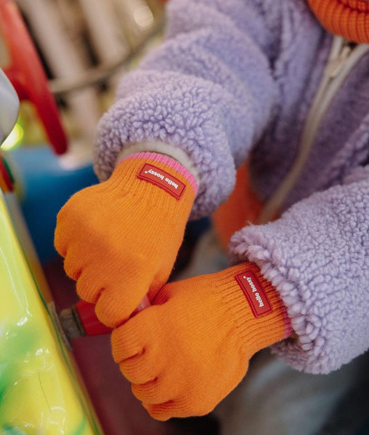 Gants bicolore Handy Indie - vue du dessus - photo lifestyle - Hello Hossy