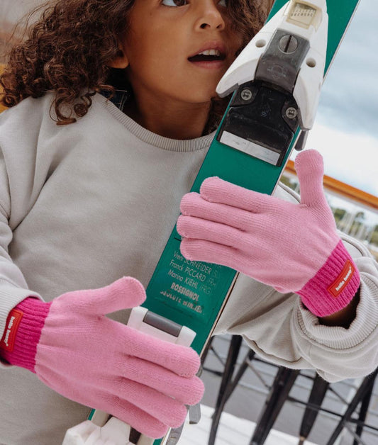 Guantes infantiles rosa fucsia de punto fino con etiqueta roja Hello Hossy