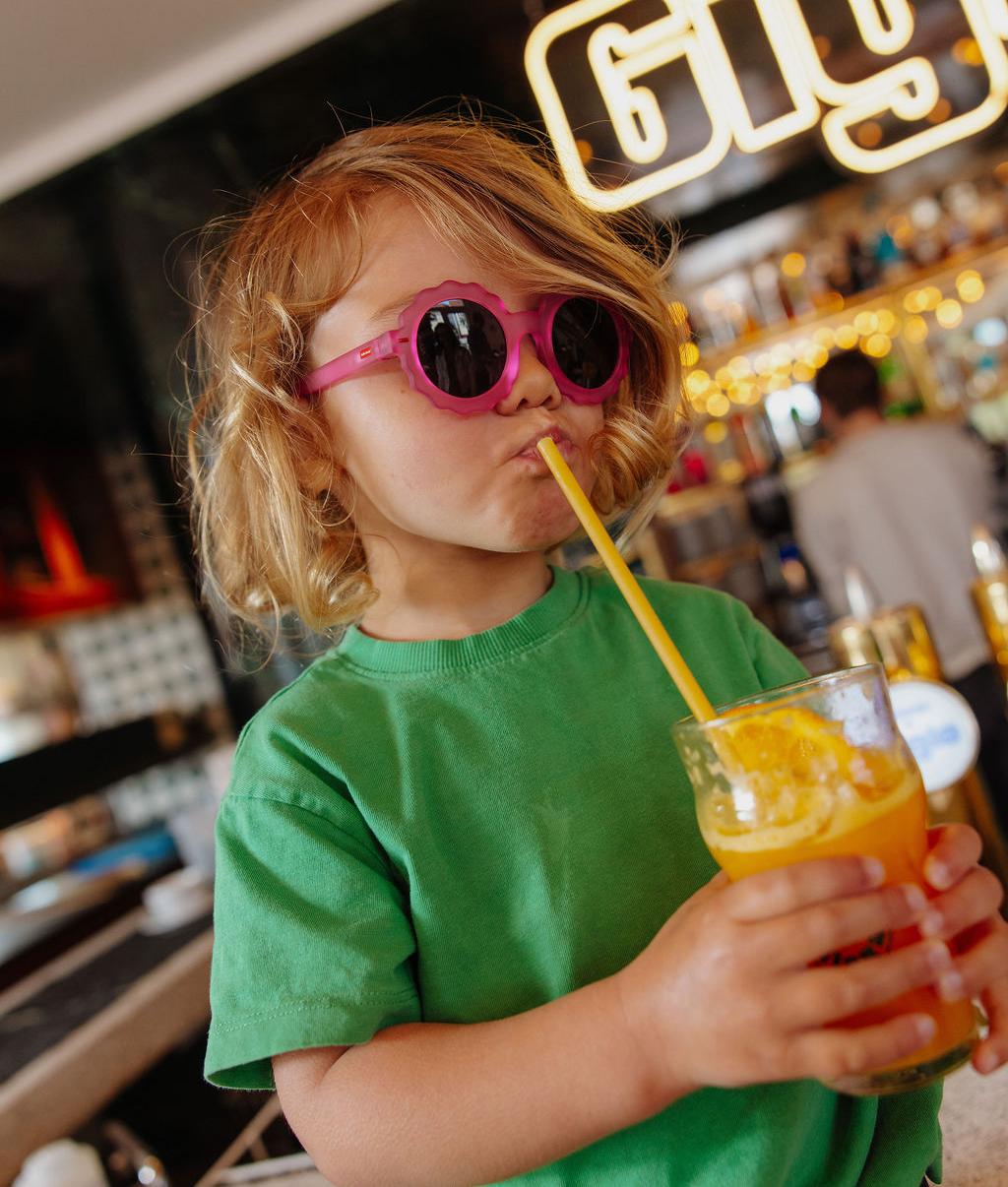 Lunettes de soleil enfant fuchsia forme fleur verres foncés Hello Hossy