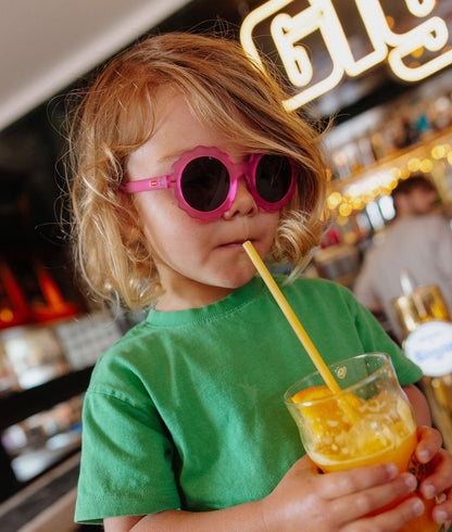 Lunettes de soleil enfant fuchsia forme fleur verres foncés Hello Hossy