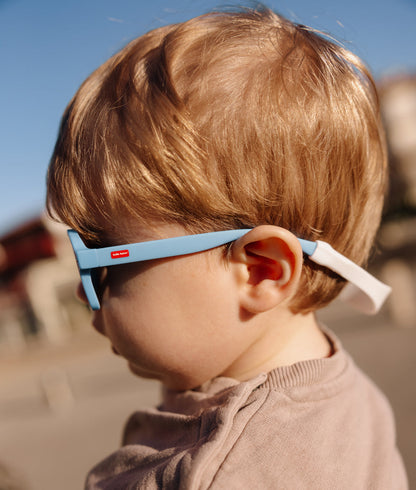 Gafas de sol niño azul montura gruesa con cierre trasero Hello Hossy