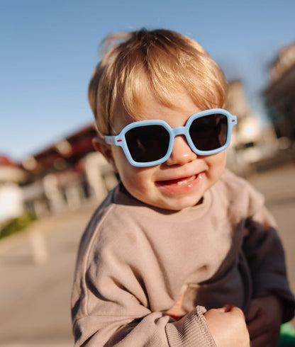 Gafas de sol niño azul forma cuadrada lentes oscuros Hello Hossy