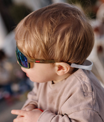 Gafas de sol infantil verde modelo deportivo lentes polarizadas Hello Hossy