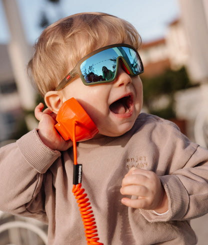 Gafas de sol infantil y de bebé verde forma máscara deporte espejo azul Hello Hossy
