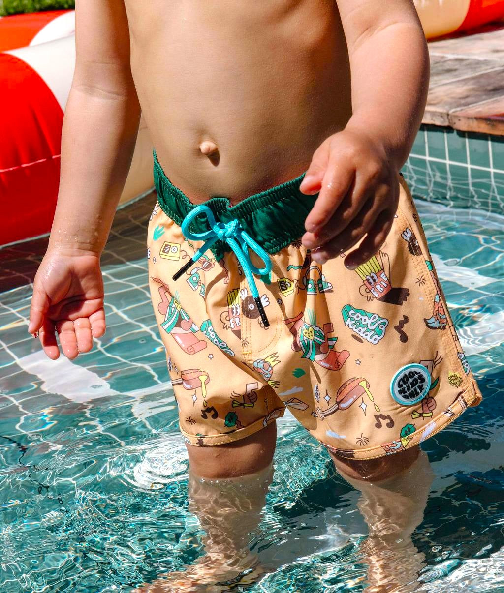 Bañador Short niño camel verde motivo música Patch redondo Hello Hossy