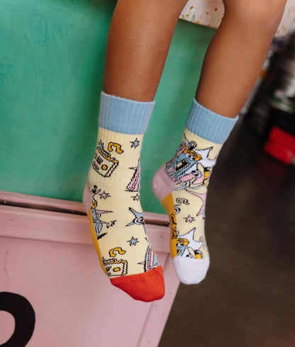 Calcetines infantiles con estampado de música en colores pastel contrastados Hello Hossy