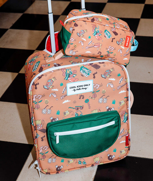 Maleta infantil marrón motivo música bolsillo verde neceser a juego Hello Hossy