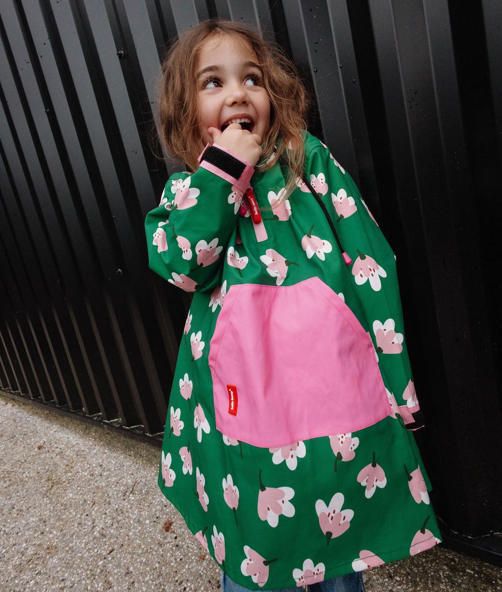 Poncho impermeable infantil verde estampado de flores, bolsillo rosa Hello Hossy