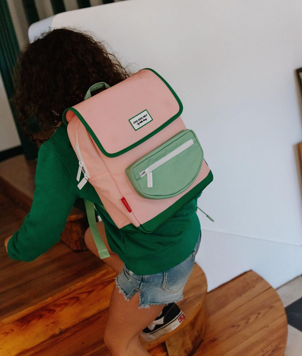 Mochila infantil rosa bolsillo verde Hello Hossy