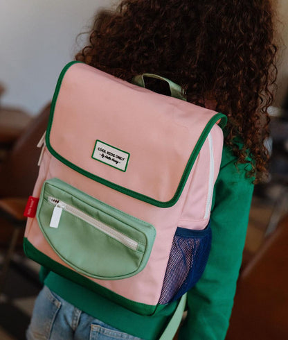 Mochila infantil rosa borde verde bolsillo frontal Hello Hossy