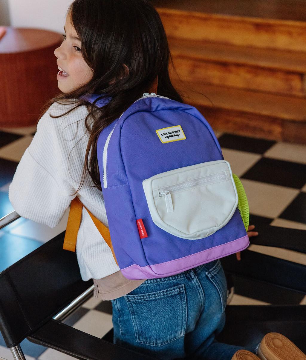 Mochila infantil violeta bolsillo blanco Hello Hossy