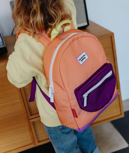 Mochila infantil naranja bolsillo violeta Hello Hossy
