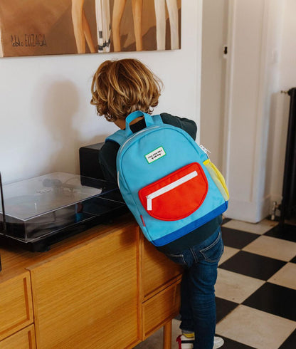Mochila infantil azul detalle bolsillo rojo Hello Hossy