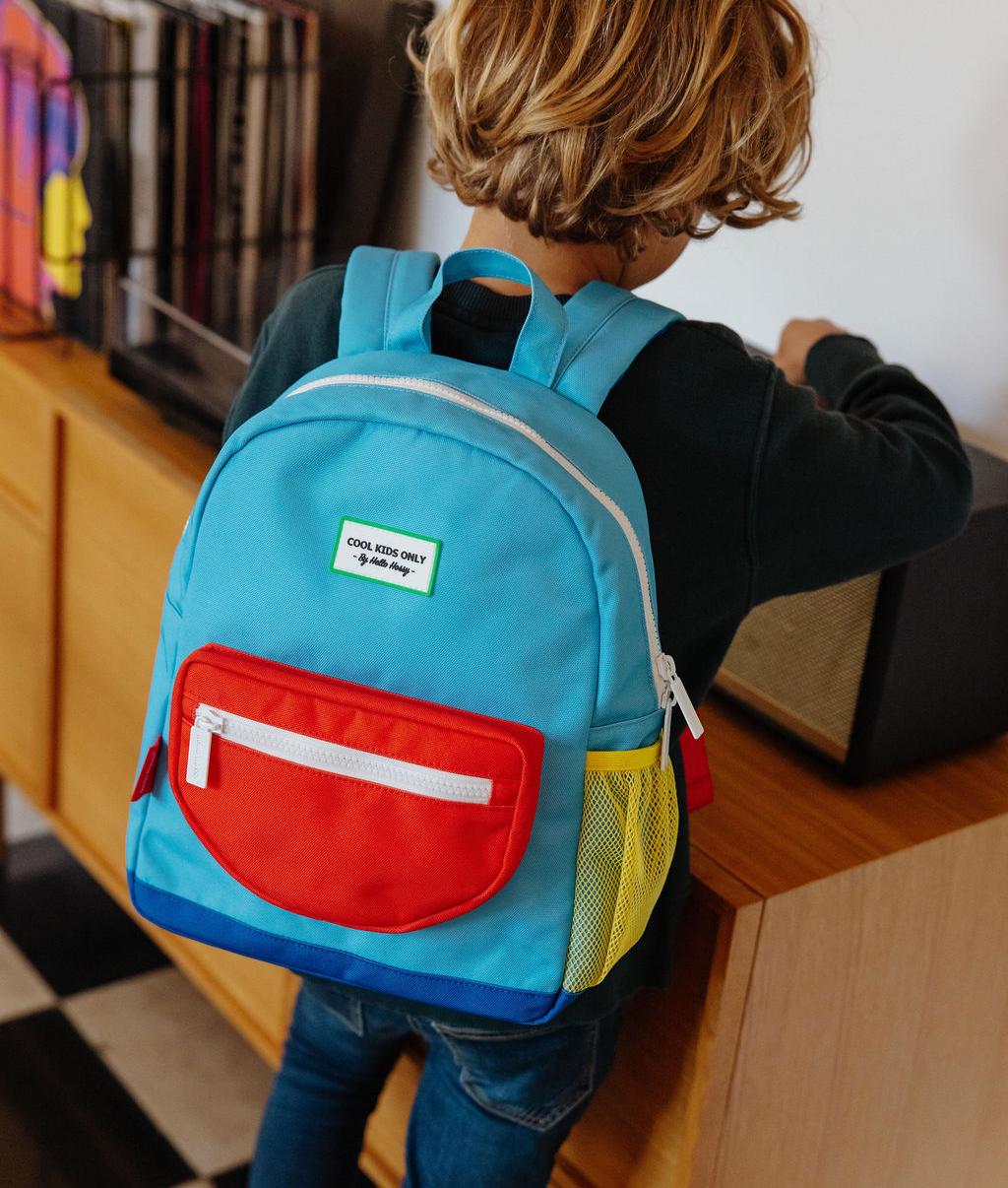 Mochila infantil azul bolsillo rojo filet amarillo Hello Hossy