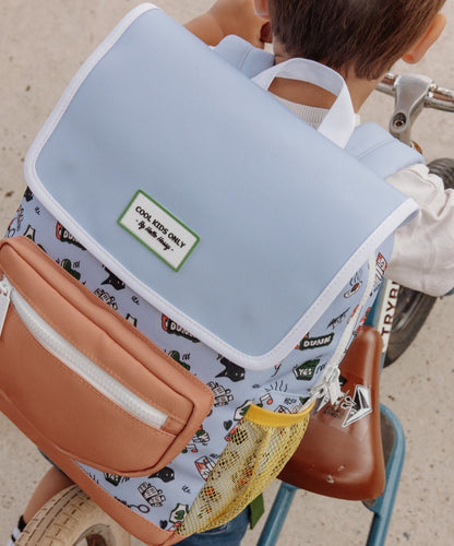 Sac à dos enfant bleu motif sport poche camel filet jaune Hello Hossy
