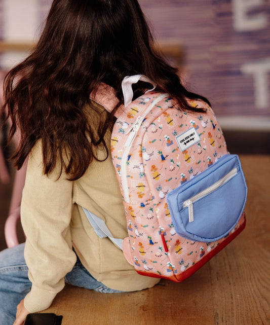 Mochila infantil rosa estampados flores bolsillo frontal azul Hello Hossy