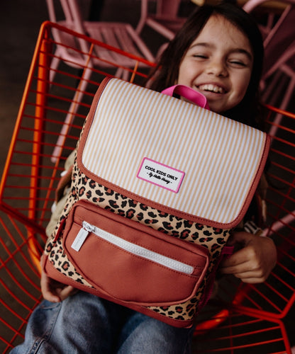 Mochila infantil beige estampado leopard bolsillo frontal Hello Hossy