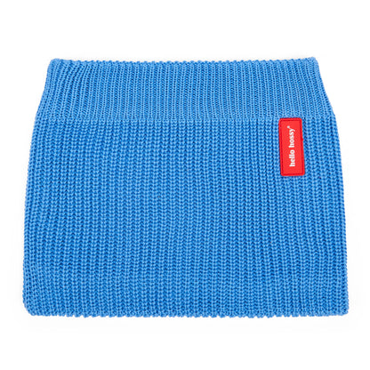 Snood infantil de punto azul con etiqueta roja Hello Hossy