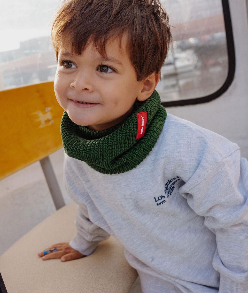 Snood infantil verde acanalado con etiqueta roja Hello Hossy