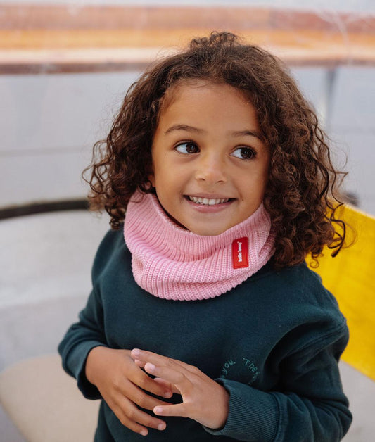 Snood infantil rosa de punto con etiqueta roja Hello Hossy