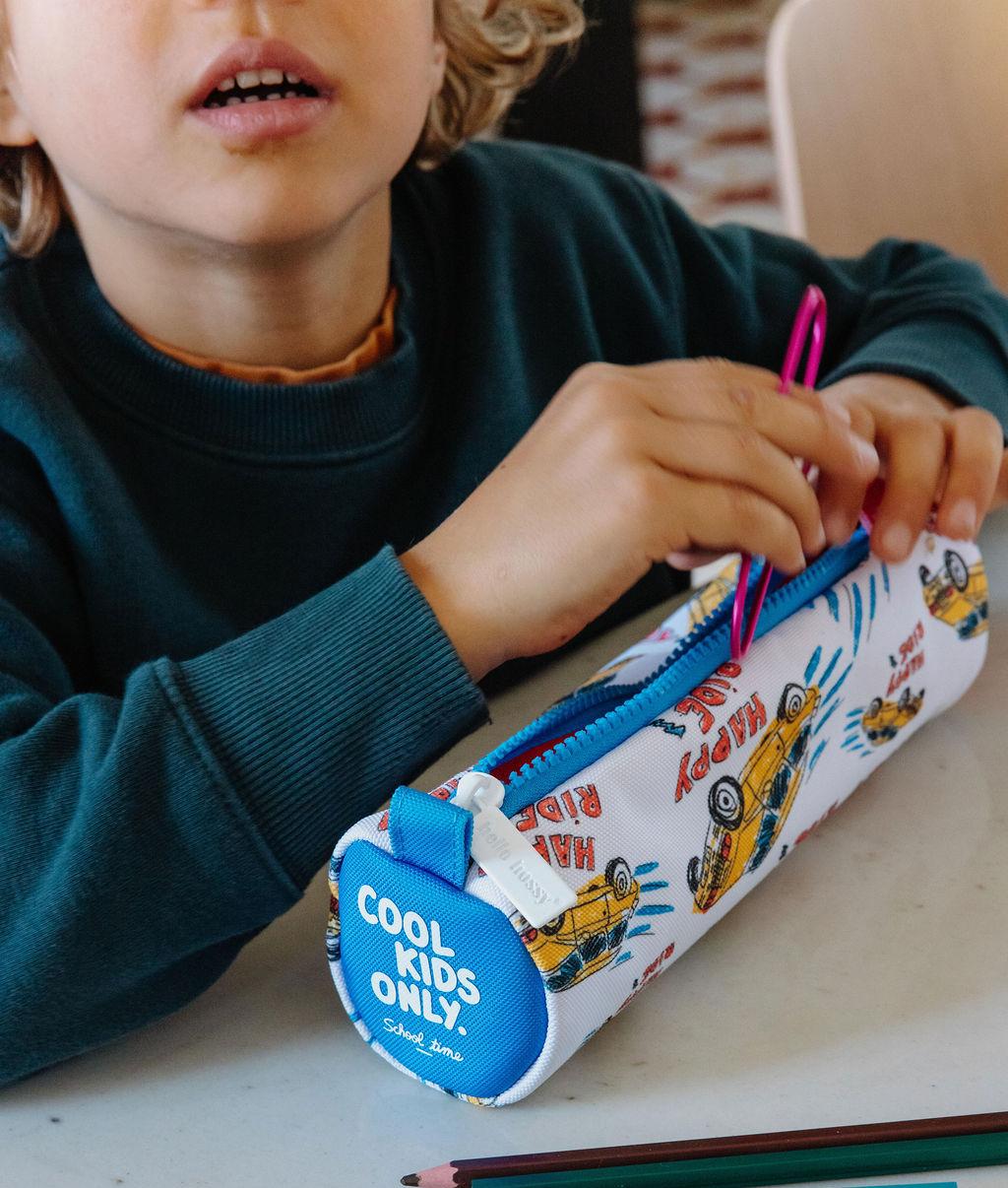 Estuche Escolar infantil blanco estampado coche cierre azul Hello Hossy