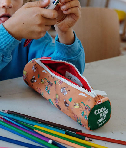 Estuche Escolar infantil marrón motivo música inscripción Blanca Hello Hossy