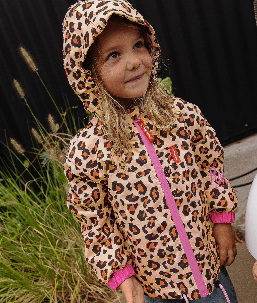 Chaqueta de invierno infantil con estampado leopard marrón y negro, cremallera rosa Hello Hossy